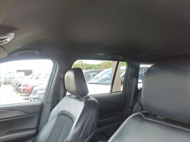 Photo of 2023 Silver Zynith Jeep Grand Cherokee