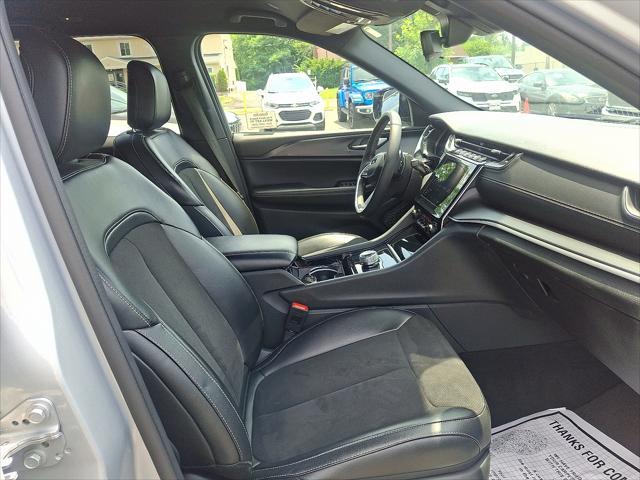 Photo of 2023 Silver Zynith Jeep Grand Cherokee