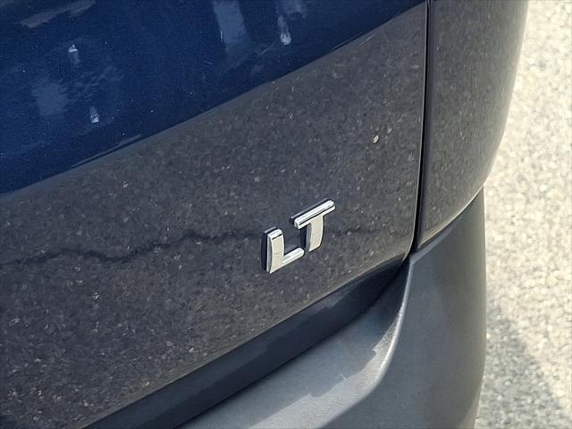 Photo of 2023 Northsky Blue Metallic Chevrolet Traverse