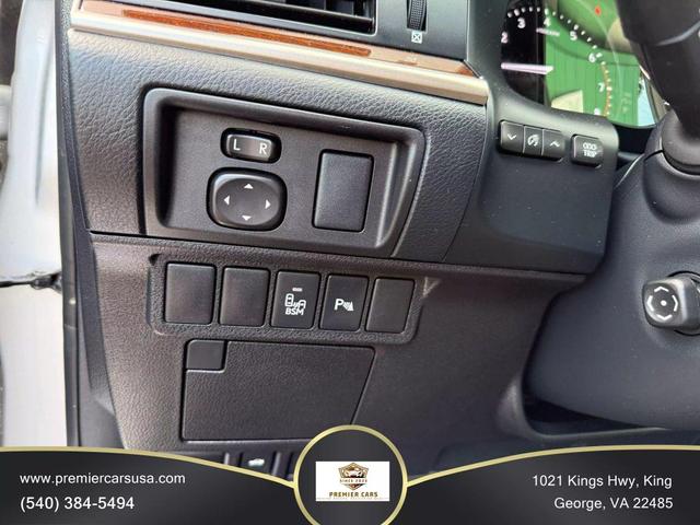Photo of 2013 Silver Lining Metallic Lexus ES 350
