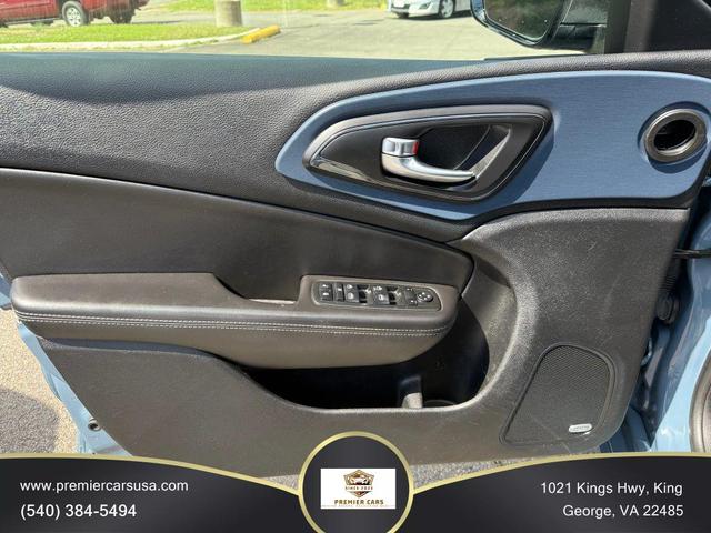 Photo of 2015 Ceramic Blue Clearcoat Chrysler 200