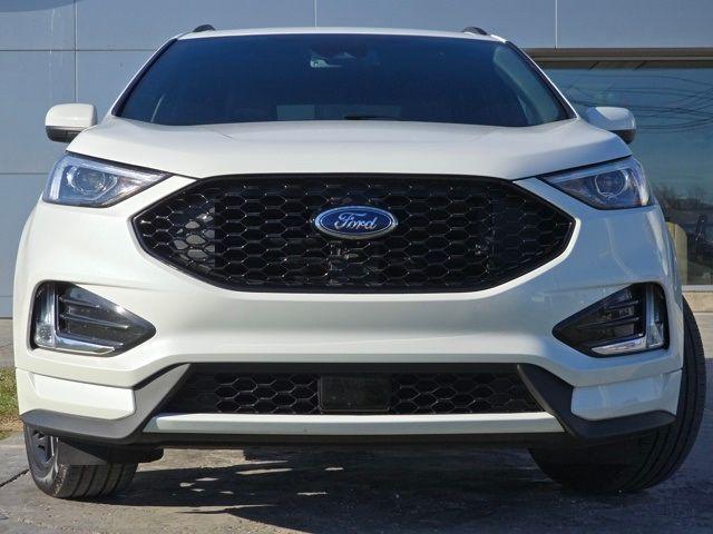 Photo of 2024 Star White Ford Edge