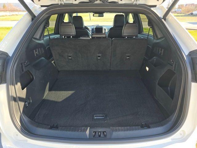 Photo of 2024 Star White Ford Edge