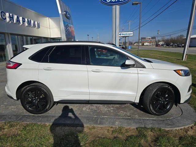 Photo of 2024 Star White Ford Edge