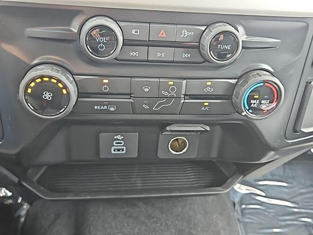 Photo of 2025 Oxford White Ford F-350