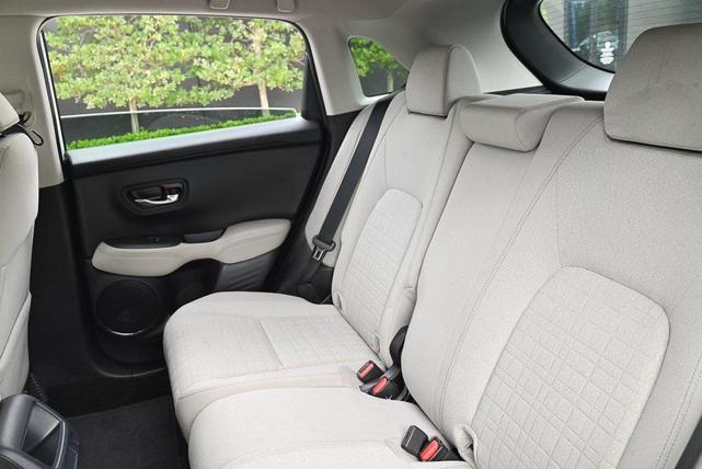 Photo of 2023 Platinum White Pearl Honda HR-V