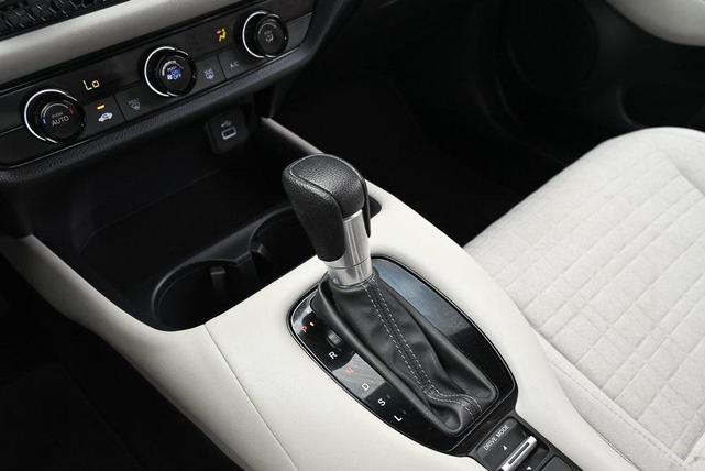 Photo of 2023 Platinum White Pearl Honda HR-V
