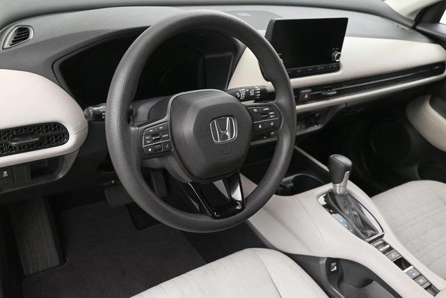 Photo of 2023 Platinum White Pearl Honda HR-V