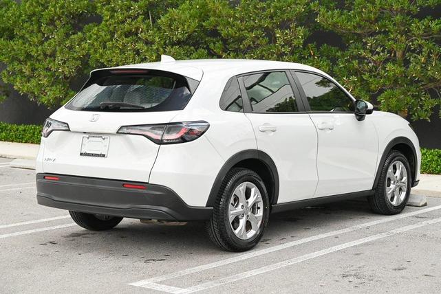 Photo of 2023 Platinum White Pearl Honda HR-V