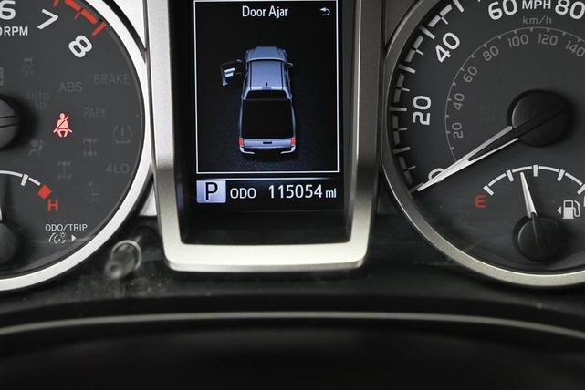 Photo of 2021 Super White Toyota Tacoma