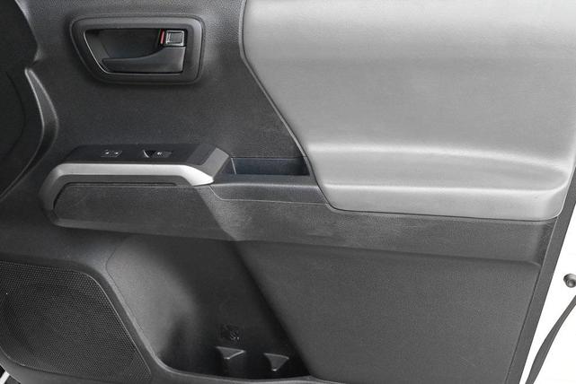 Photo of 2021 Super White Toyota Tacoma
