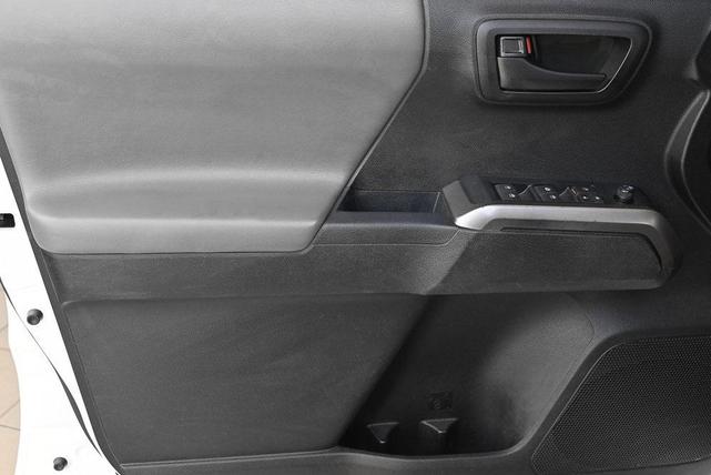 Photo of 2021 Super White Toyota Tacoma