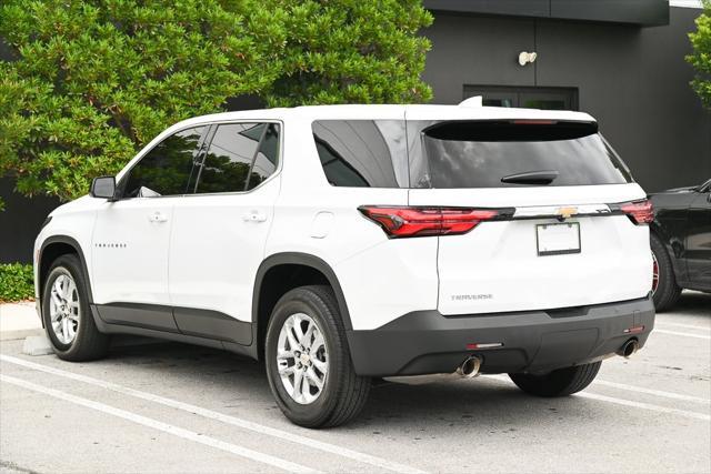Photo of 2023 Summit White Chevrolet Traverse