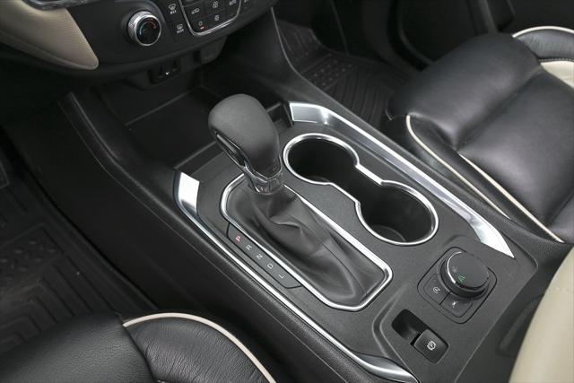 Photo of 2023 Summit White Chevrolet Traverse