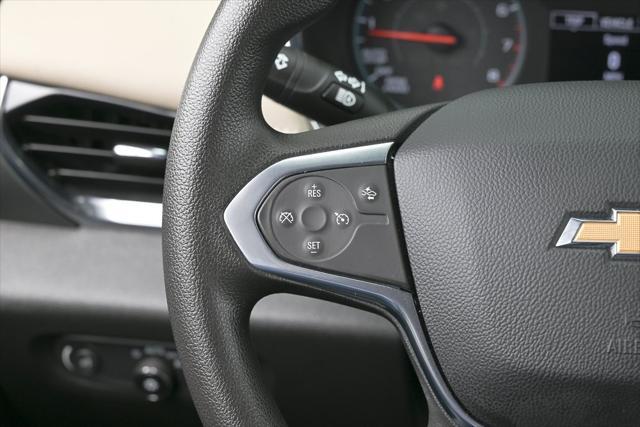 Photo of 2023 Summit White Chevrolet Traverse