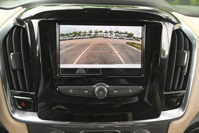 Photo of 2023 Summit White Chevrolet Traverse