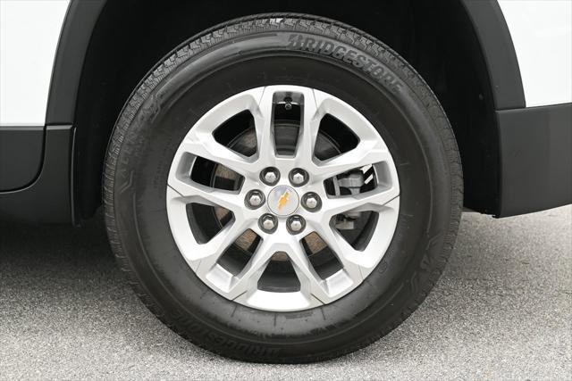 Photo of 2023 Summit White Chevrolet Traverse