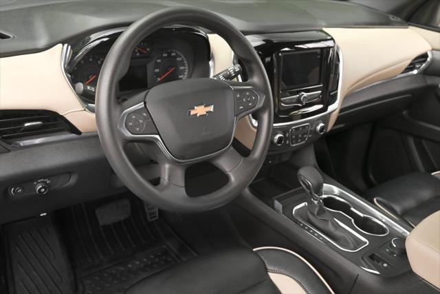 Photo of 2023 Summit White Chevrolet Traverse