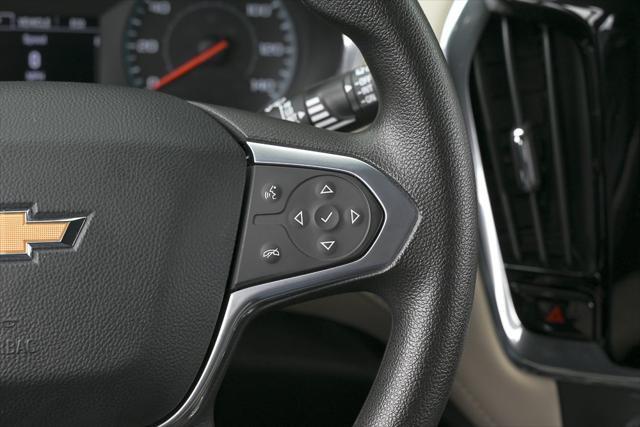 Photo of 2023 Summit White Chevrolet Traverse