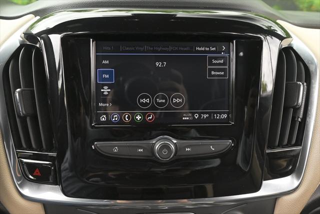 Photo of 2023 Summit White Chevrolet Traverse