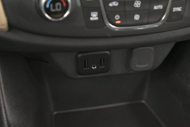 Photo of 2023 Summit White Chevrolet Traverse