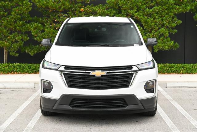 Photo of 2023 Summit White Chevrolet Traverse