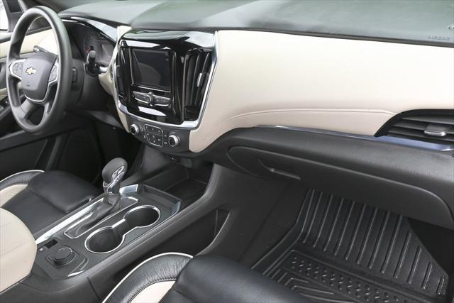 Photo of 2023 Summit White Chevrolet Traverse