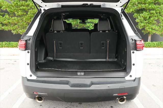 Photo of 2023 Summit White Chevrolet Traverse