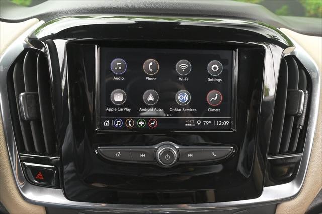 Photo of 2023 Summit White Chevrolet Traverse