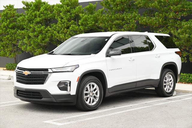 Photo of 2023 Summit White Chevrolet Traverse