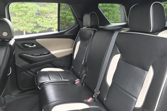 Photo of 2023 Summit White Chevrolet Traverse