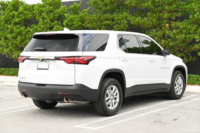 Photo of 2023 Summit White Chevrolet Traverse
