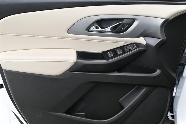 Photo of 2023 Summit White Chevrolet Traverse