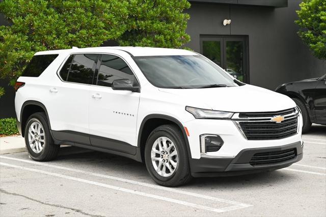 Photo of 2023 Summit White Chevrolet Traverse