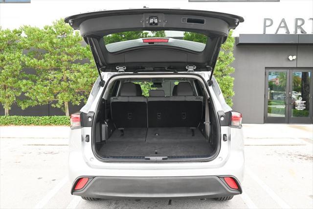 Photo of 2020 Magnetic Gray Metallic Toyota Highlander