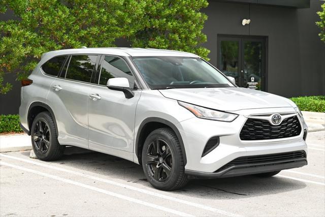 Photo of 2020 Magnetic Gray Metallic Toyota Highlander
