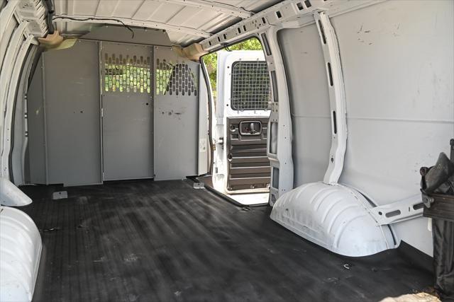 Photo of 2018 Summit White Chevrolet Express 2500