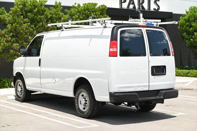 Photo of 2018 Summit White Chevrolet Express 2500