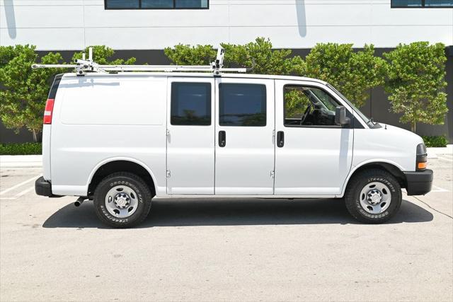 Photo of 2018 Summit White Chevrolet Express 2500