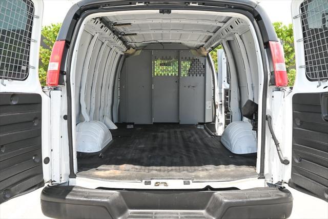 Photo of 2018 Summit White Chevrolet Express 2500