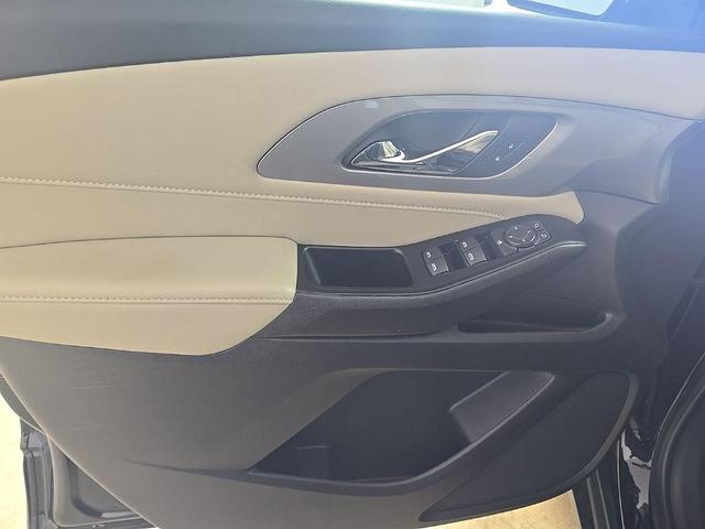 Photo of 2022 Mosaic Black Metallic Chevrolet Traverse