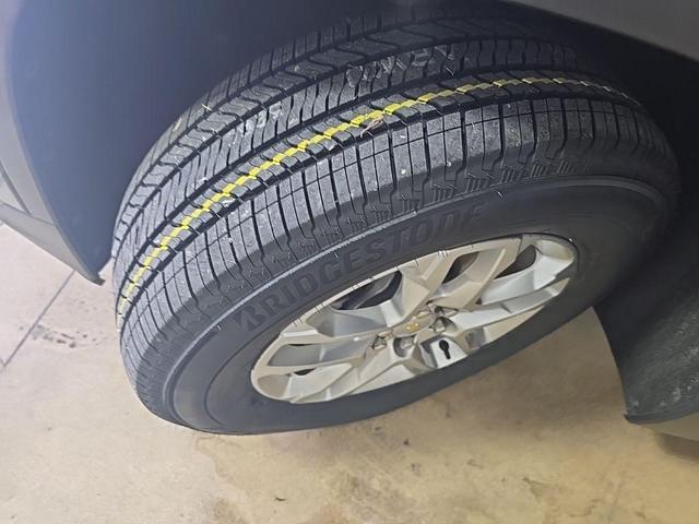 Photo of 2022 Mosaic Black Metallic Chevrolet Traverse