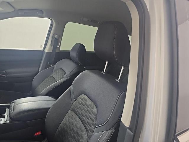 Photo of 2025 Brilliant Silver Metallic Nissan Pathfinder
