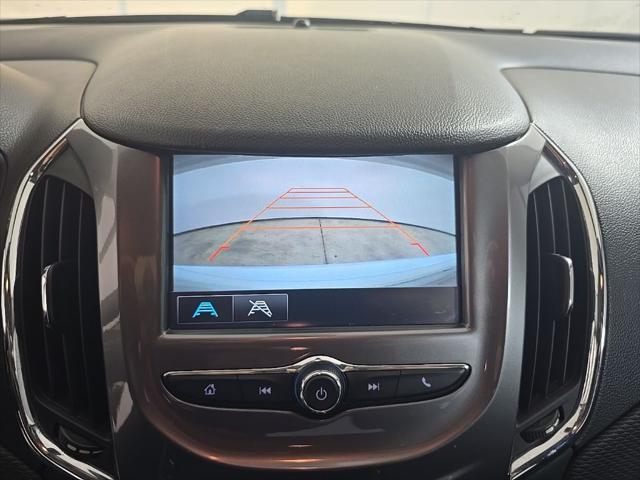 Photo of 2017 Summit White Chevrolet Cruze