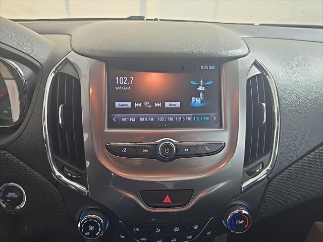 Photo of 2017 Summit White Chevrolet Cruze