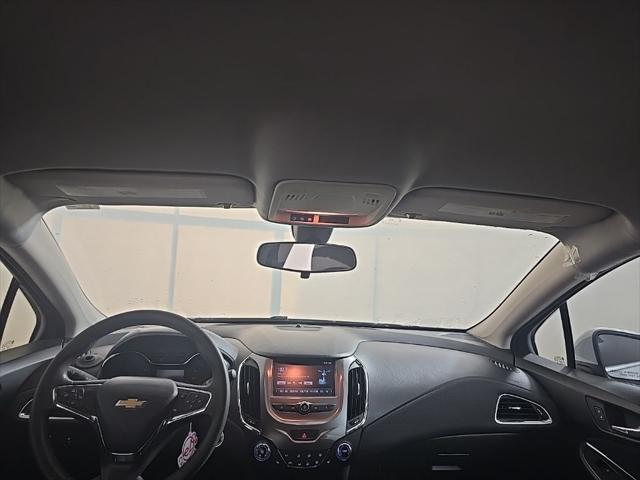 Photo of 2017 Summit White Chevrolet Cruze