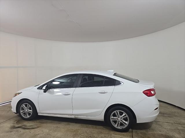 Photo of 2017 Summit White Chevrolet Cruze