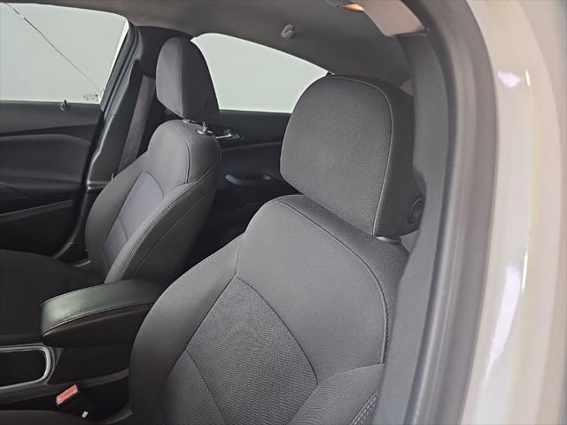 Photo of 2017 Summit White Chevrolet Cruze