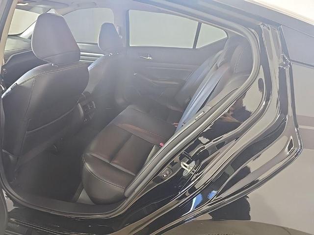 Photo of 2020 Super Black Nissan Altima