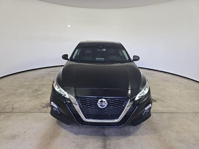 Photo of 2020 Super Black Nissan Altima